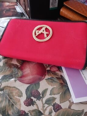 Michael Kors Red Wallet with Gold Logo. Attitude.